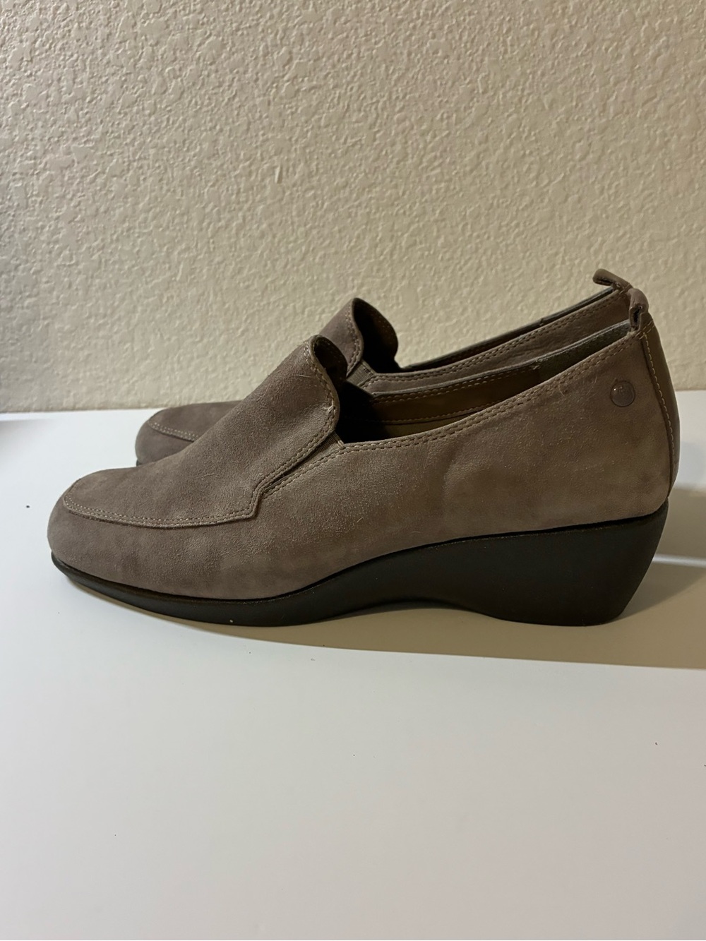 Hush Puppies Suede Slip‑On Light Brown Loafers — Size 10 (EUC) Like New